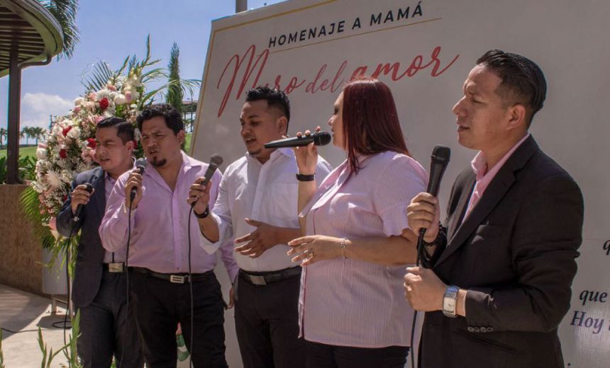 Mi canto llega al cielo mamá