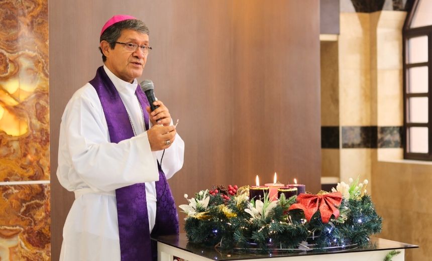 En este día encendemos las velas de adviento y brindamos una misa de Navidad