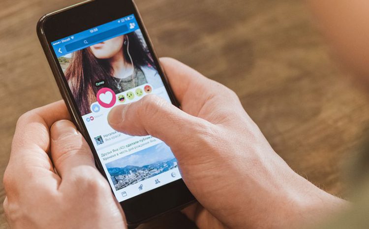 ¿Qué pasa con las redes sociales de una persona que fallece?